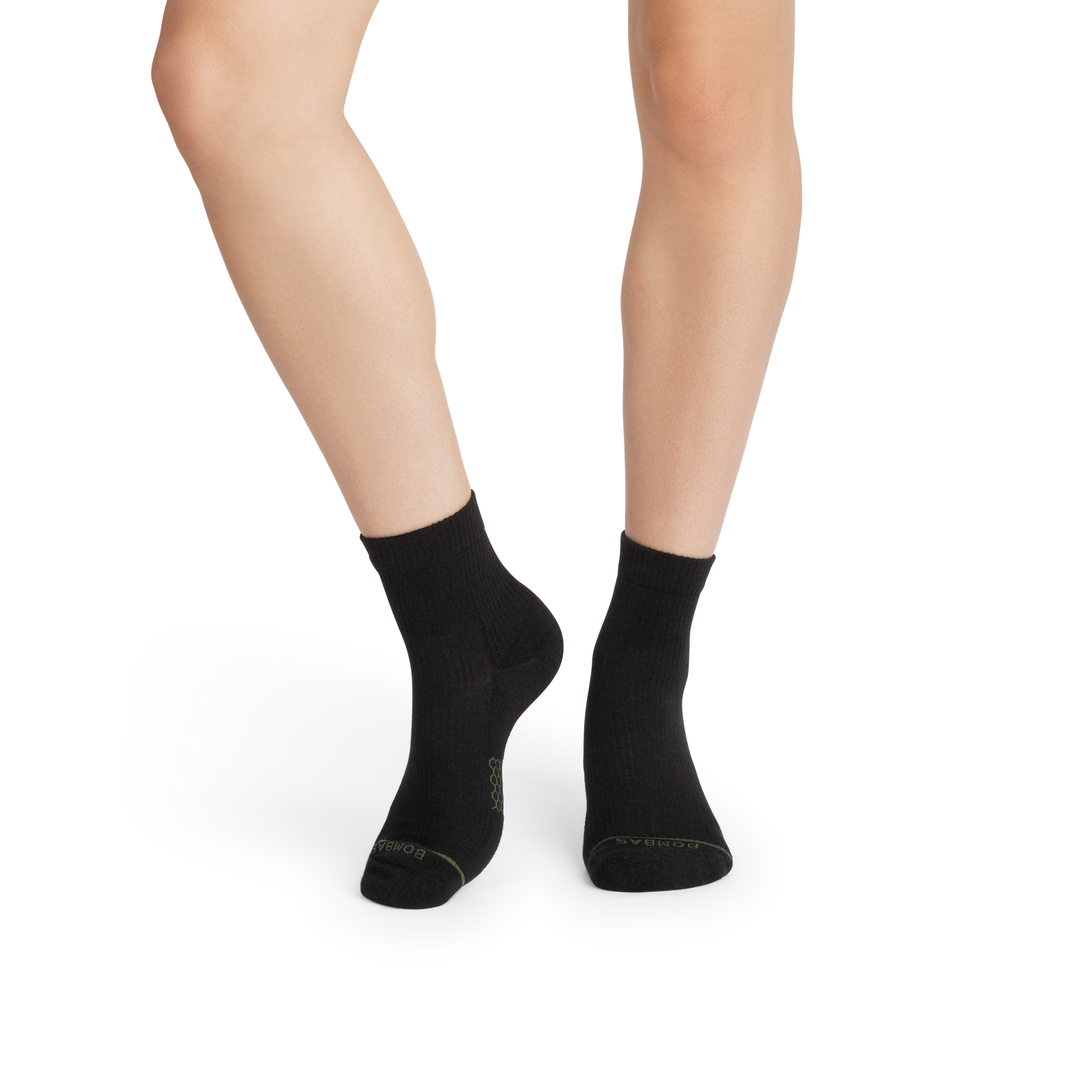 official-bombas::10118-black-adult-female-onmodel-2-transparent.png