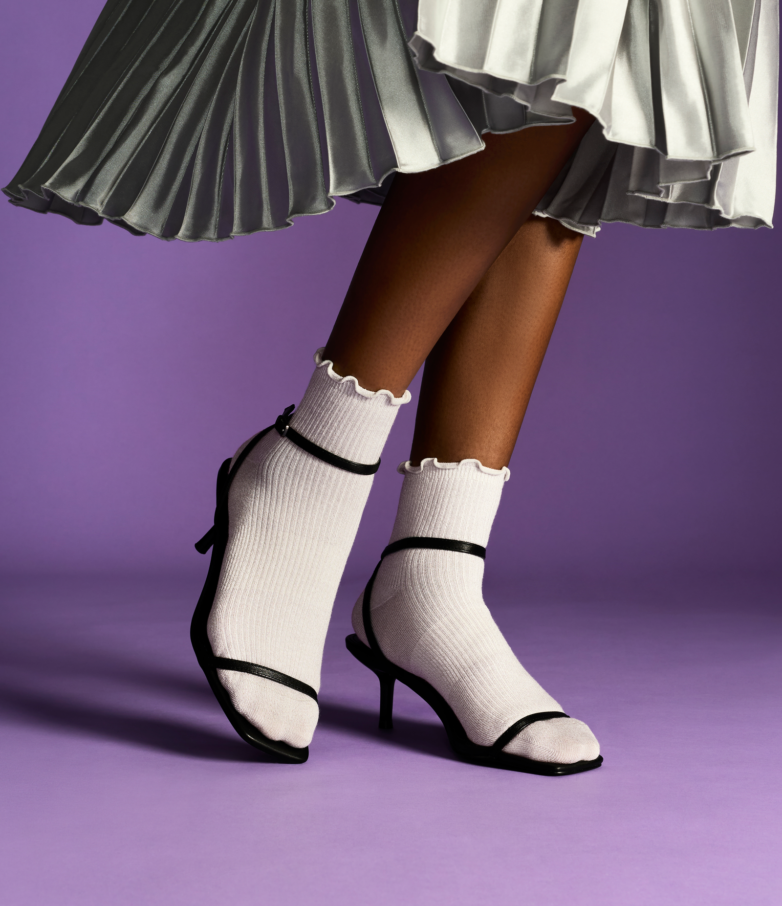 official-bombas::8494-silver-adult-female-onmodel-0-transparent.png