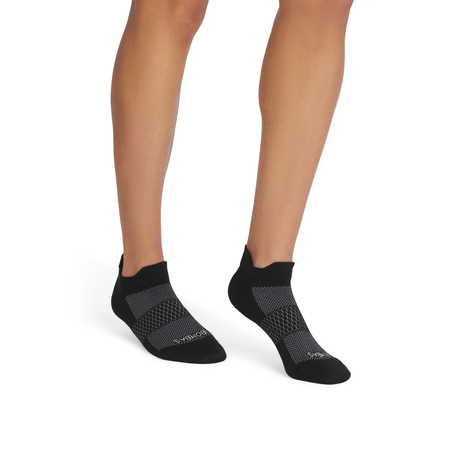 official-bombas::9622-black-adult-female-onmodel-2-transparent.png